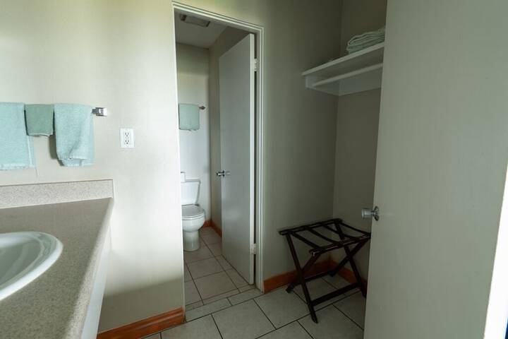Room 33 of 64