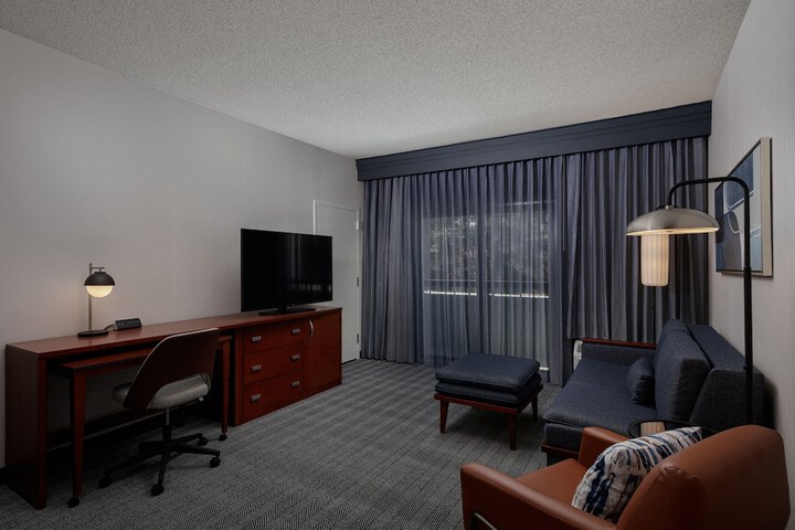 Room 25 of 40