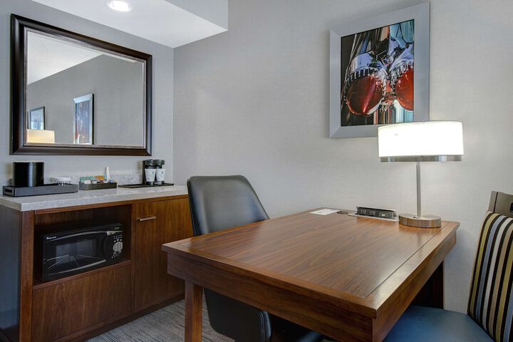 Embassy Suites by Hilton Detroit Metro Airport