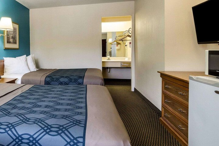 Room 25 of 32