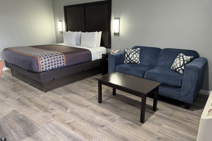 Room 10 of 31