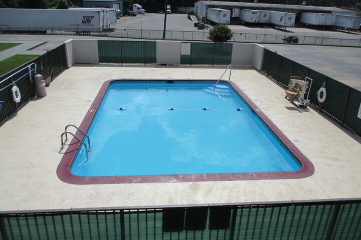 Pool 8 of 37