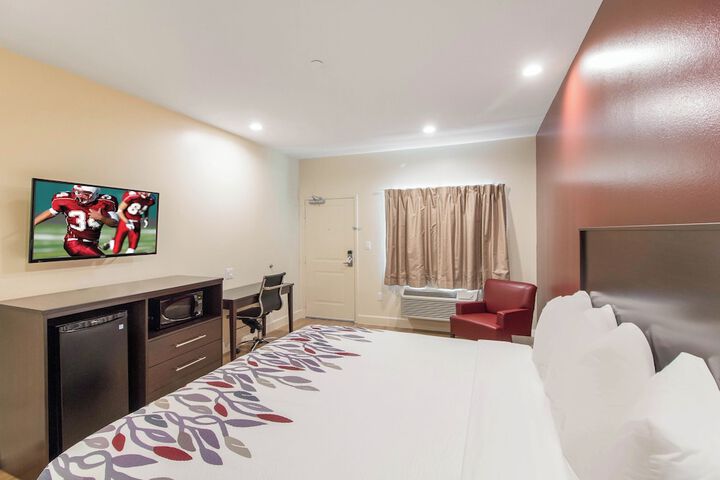 Red Roof Inn PLUS+ Chicago - Willowbrook