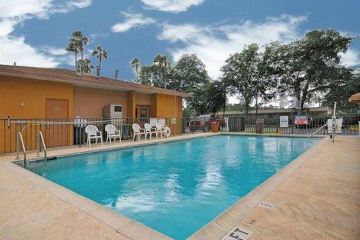 Pool 6 of 24