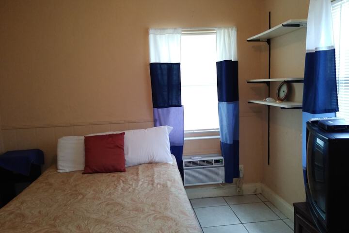 Room 21 of 49
