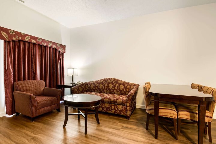 Room 25 of 33