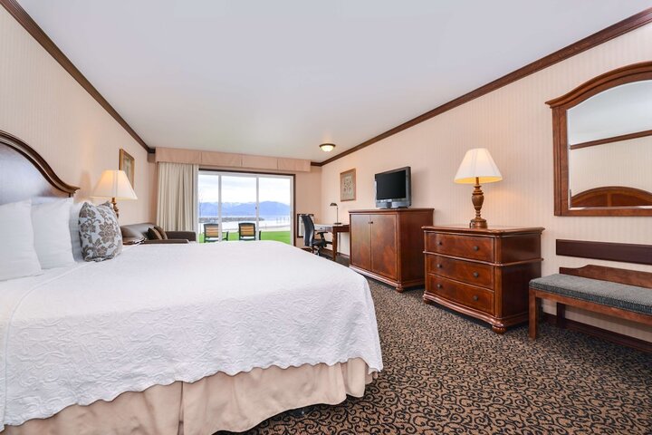 Room 33 of 48