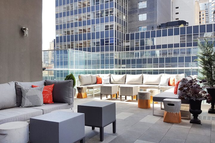 Lounge 60 of 64