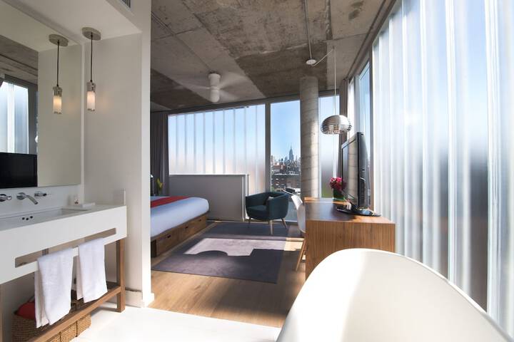 Room 13 of 33