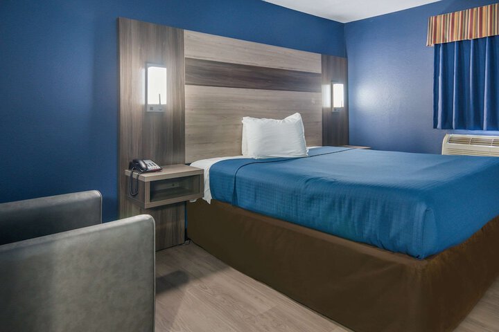 Room 27 of 28