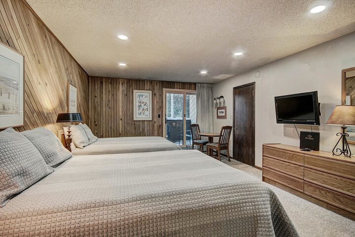 Room 10 of 18