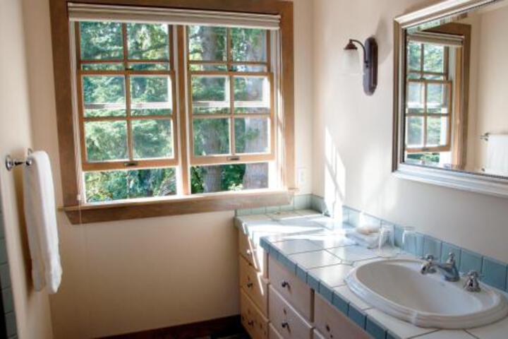 Hideaway Lodge Bed & Breakfast