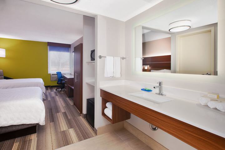 Holiday Inn Express Fairfax - Arlington Boulevard by IHG