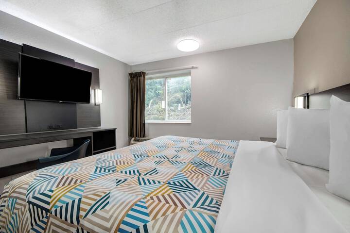 Room 10 of 33