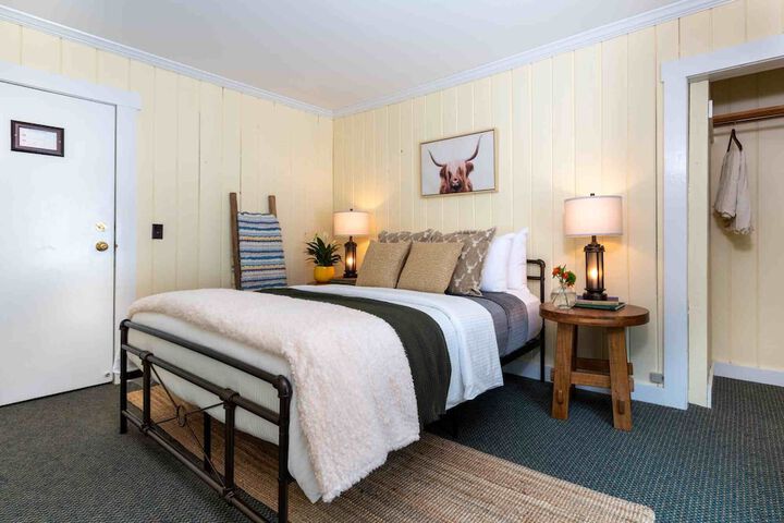 Room 27 of 39