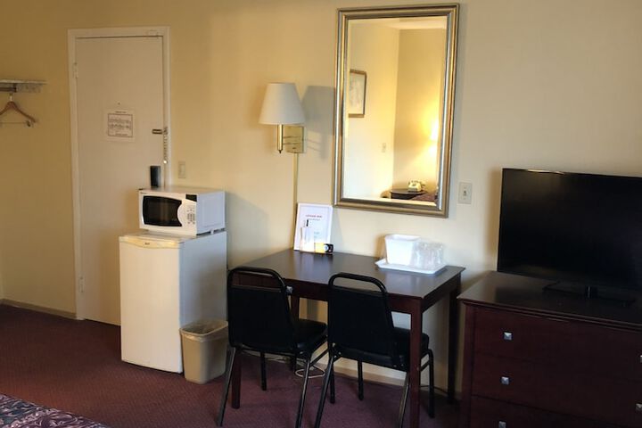 Room 25 of 38