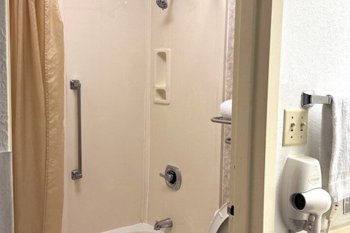 Room 10 of 12