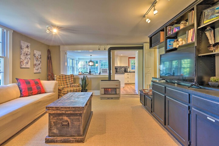 3-acre Lodge w / Snowmobile & Four-wheeling Trails