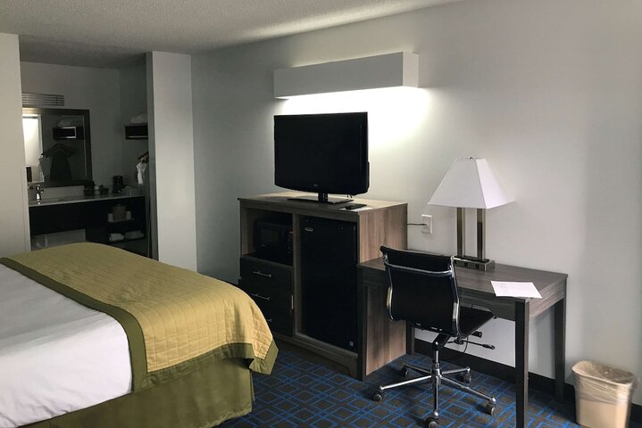 Room 11 of 17