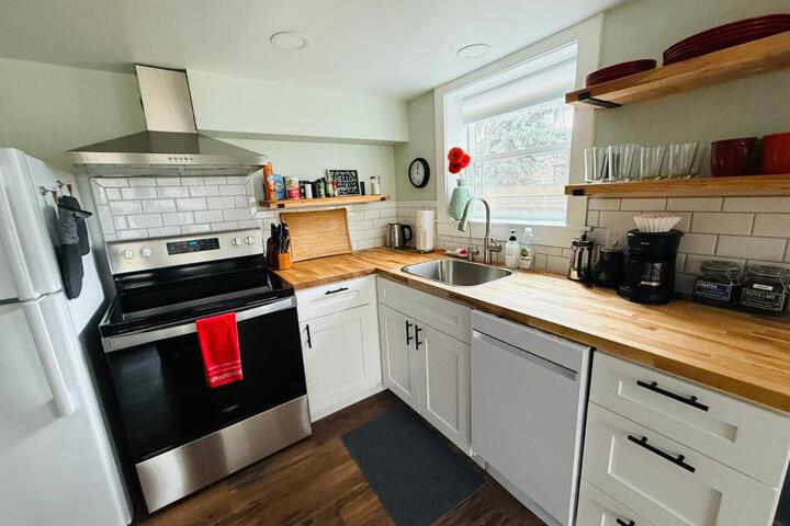 State Street Cottage Suite 1
