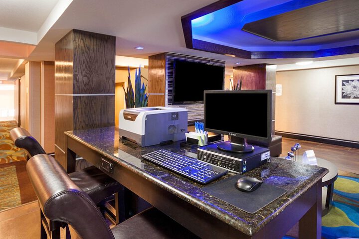Business Center 44 of 45
