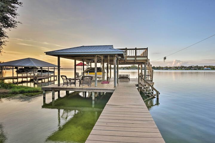 Lakefront Florida Retreat - Pool Table & Boat Dock