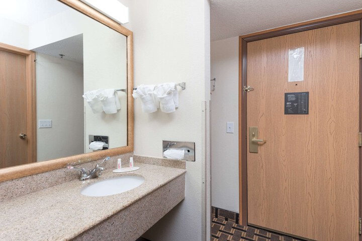 Room 15 of 25