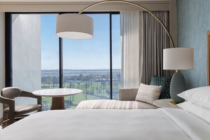 VEA Newport Beach a Marriott Resort & Spa