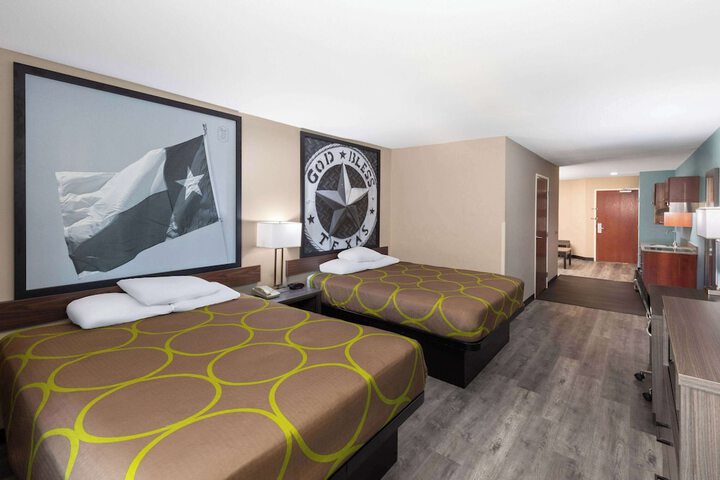 Super 8 by Wyndham Lubbock West