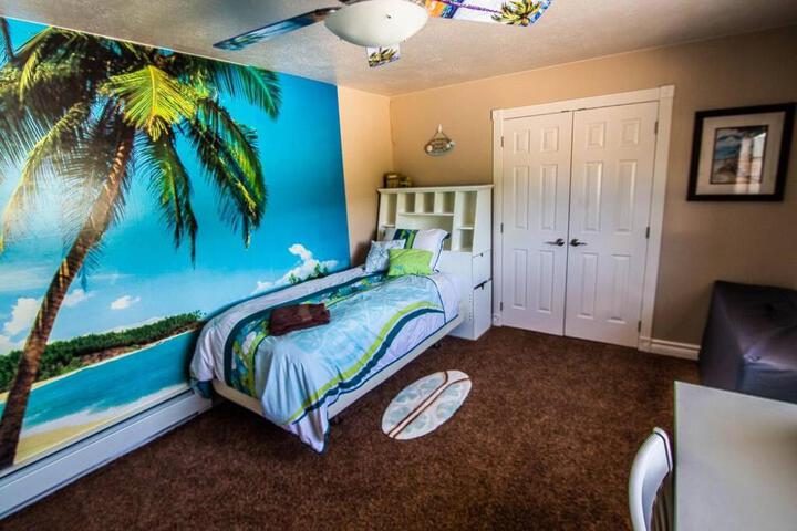 Tacit Shadow Resort Paradise Deluxe Suite Gym, Coffee Bar, Hot-Tub, Free Laundry, Food Available