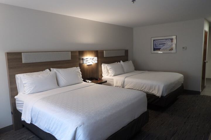 Holiday Inn Express & Suites Huntsville Airport by IHG