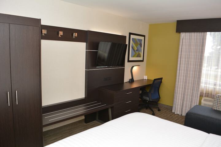 Room 6 of 22