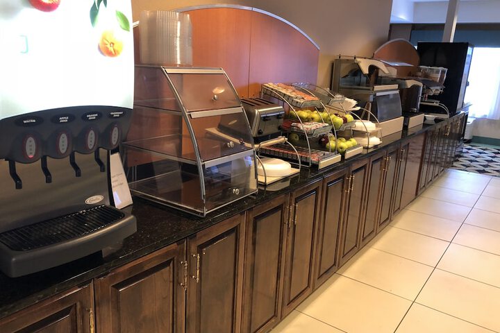 Country Inn & Suites by Radisson Murrells Inlet, SC