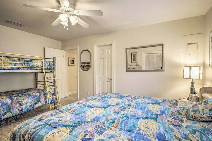 Spacious Naples Home 1 Mi to Vanderbilt Beach!