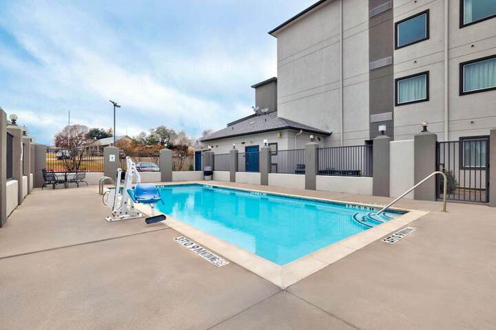 Motel 6 Marble Falls TX