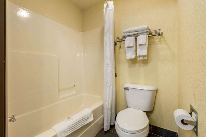 Room 25 of 40