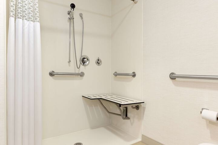 Hampton Inn & Suites Manchester-Bedford