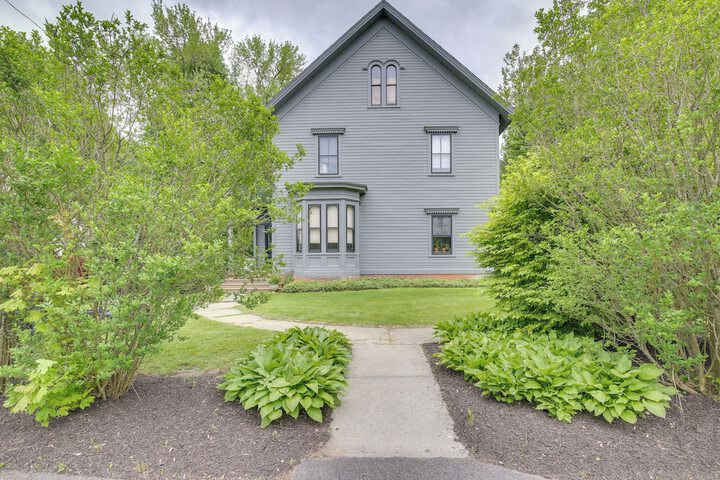 Walk to Downtown: Pet-friendly Millerton Home!
