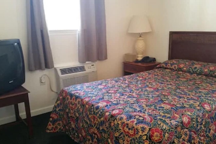 Room 17 of 19