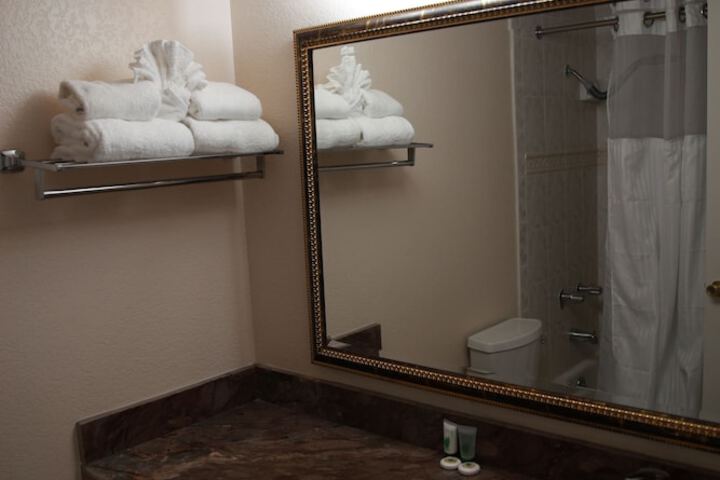 Room 17 of 37