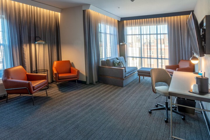 Room 16 of 28