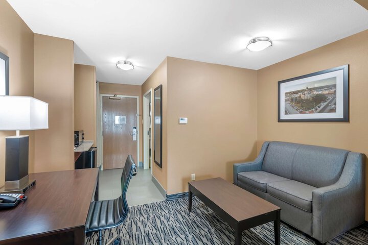 Room 14 of 32