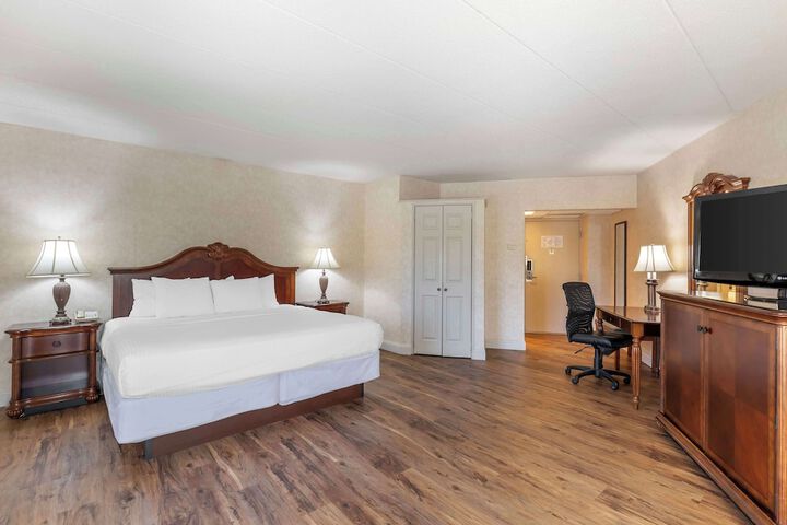 Room 27 of 51