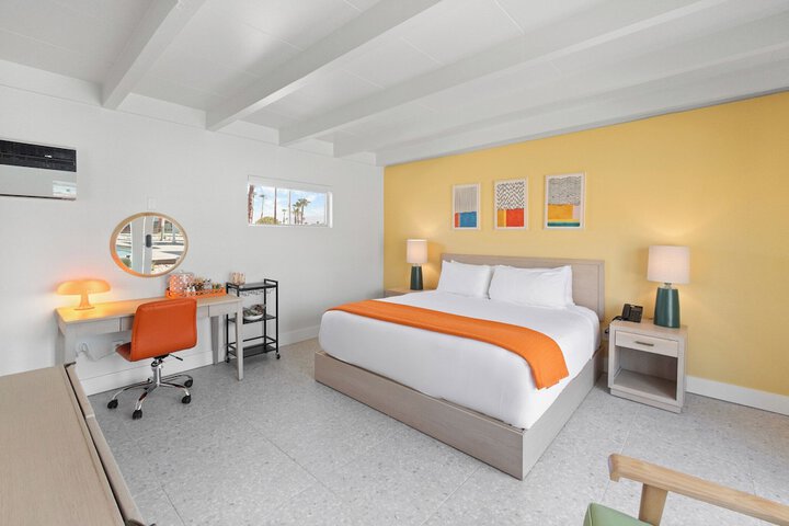 Room 30 of 62