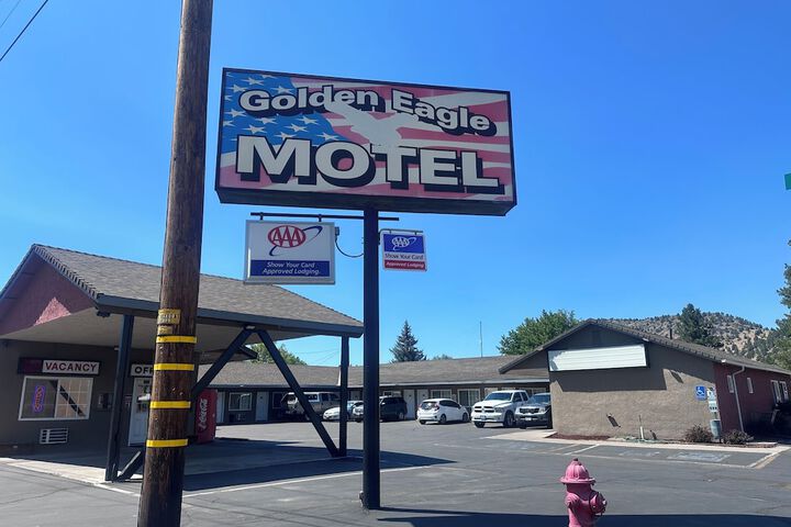 Golden Eagle Motel