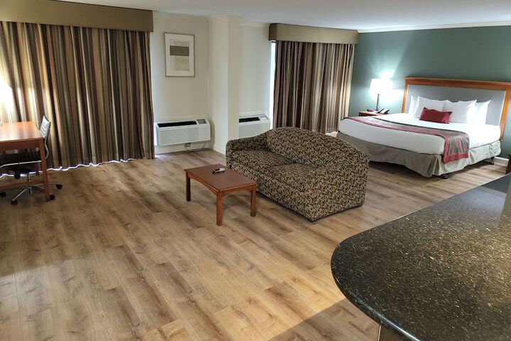 Room 35 of 76