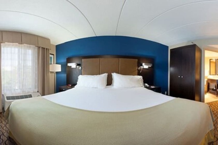 Room 6 of 34