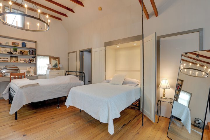 Pet-friendly Loft Vacation Rental w / Fire Pit!