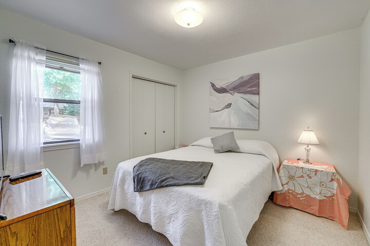 Bella Vista Townhome w / Deck Near Back 40 Trail!