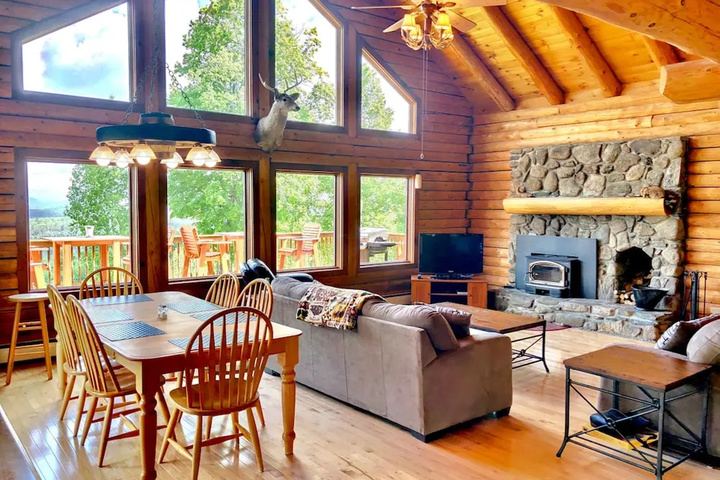 Majestic Vista Mountainside Cabin